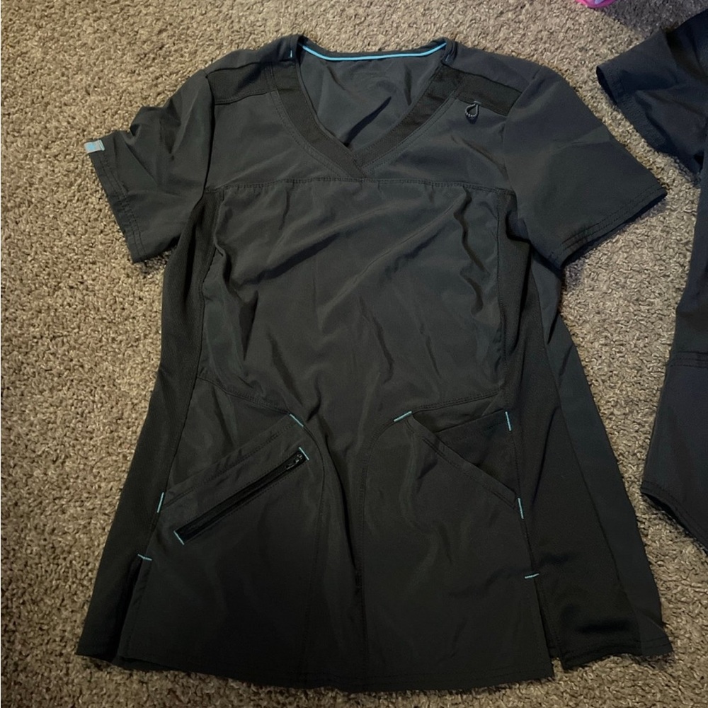 Women’s scrubs